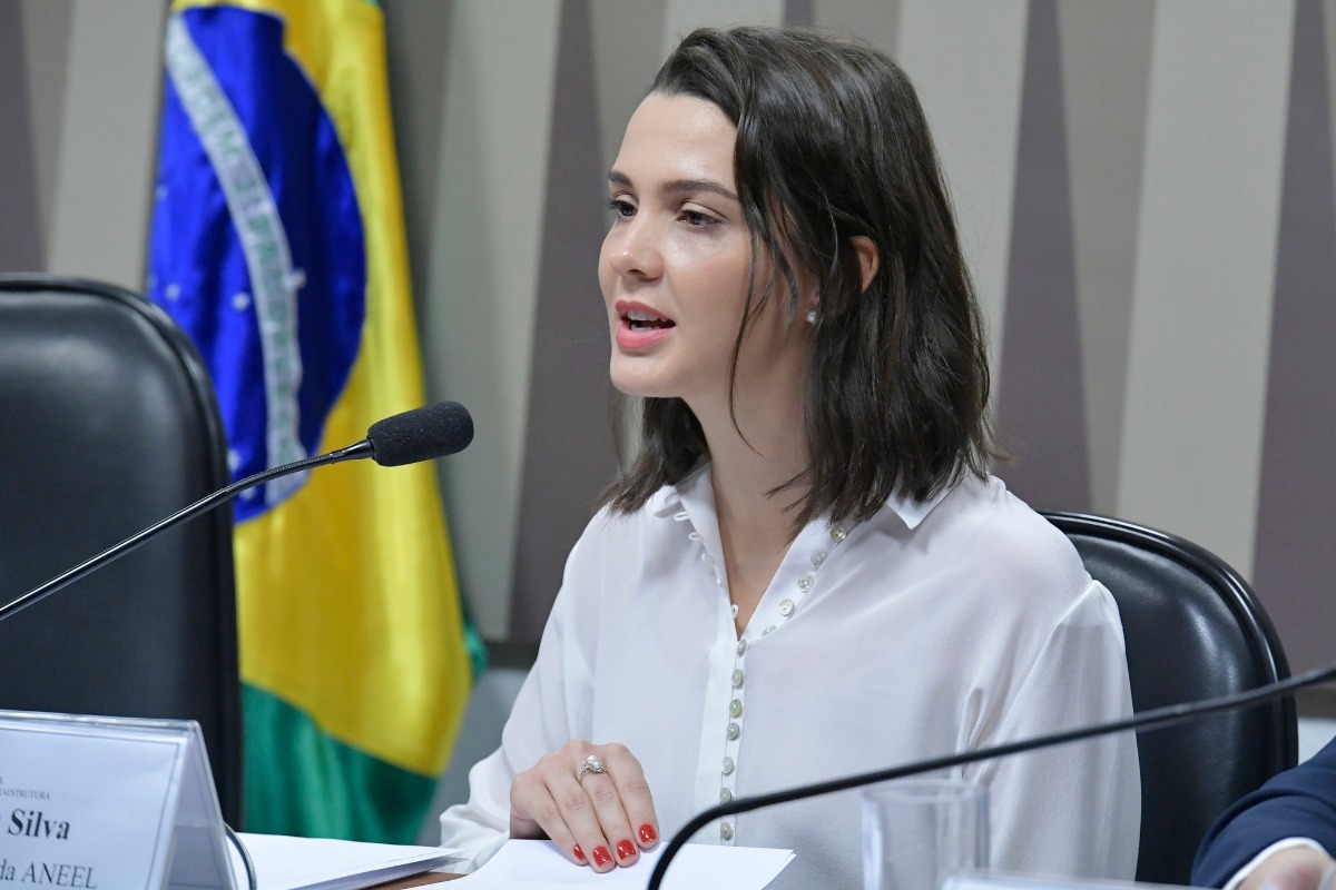 Indicada para exercer o cargo de diretora da Aneel, Elisa Bastos Silva, em sabatina no Senado