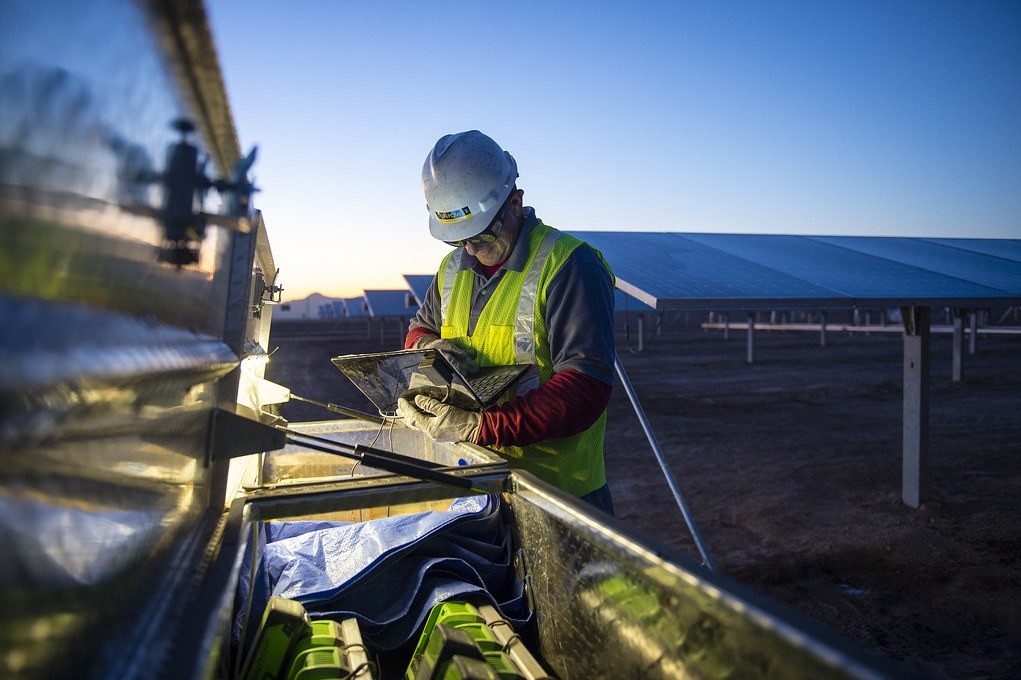Total inicia construção de terceira usina solar no Japão, Miyagi Osato, na cidade de Osato. Na imagem: Central solar fotovoltaica Salvador (70 MW), no deserto do Atacama, norte do Chile, da Sunpower, subsidiária solar da petroleira Total (Foto: Divulgação)