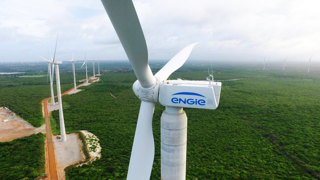 Engie levanta R$ 1,26 bilhão com BNDES para parques eólicos na Bahia. Na imagem: Vista aérea de turbinas no parque eólico Santa Mônica (18,9 MW), que integra o Conjunto Eólico Trairi, da Engie (Foto: Divulgação)