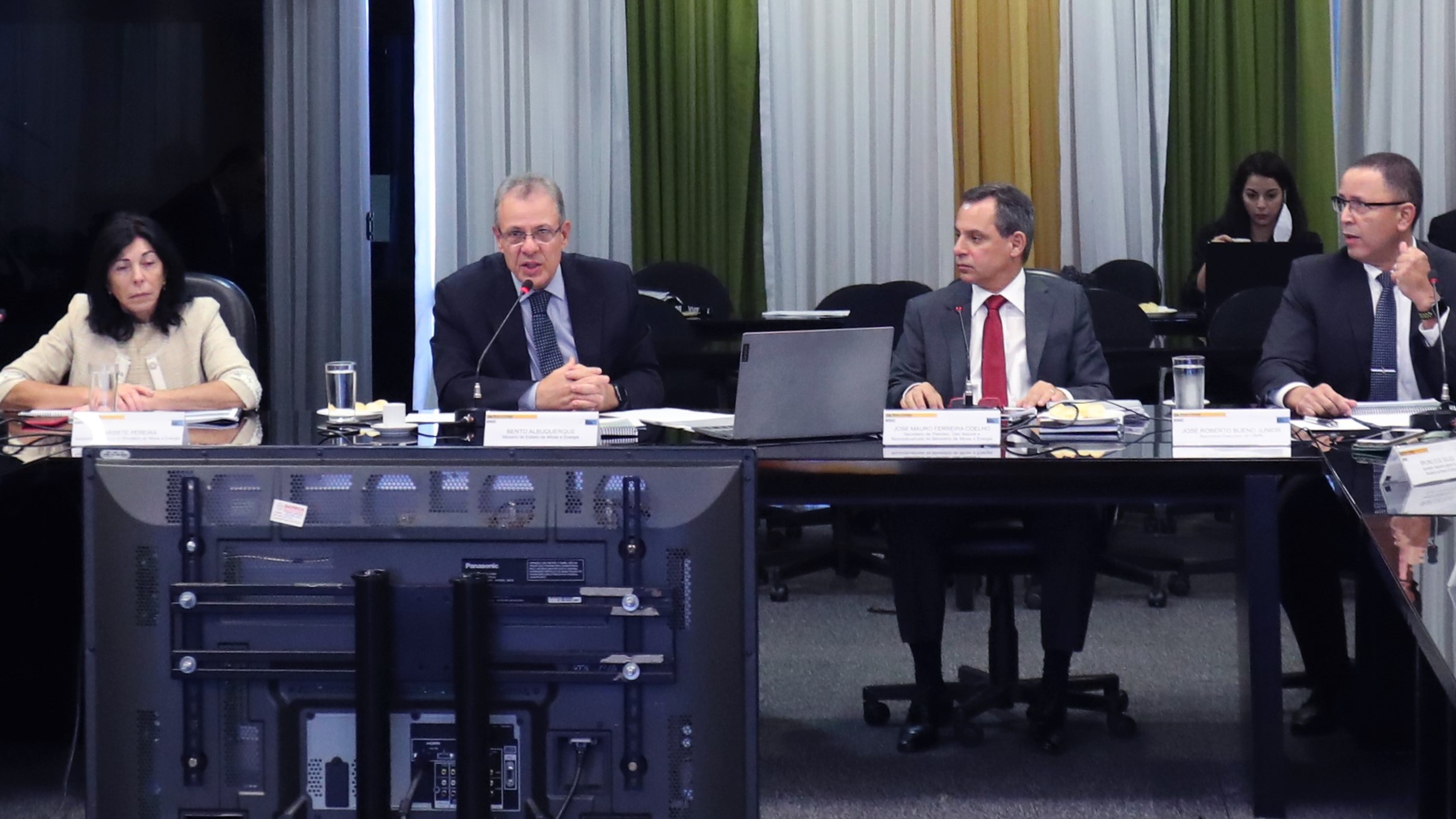 Ministro Bento Albuquerque preside reunião semipresencial do CNPE em junho de 2020