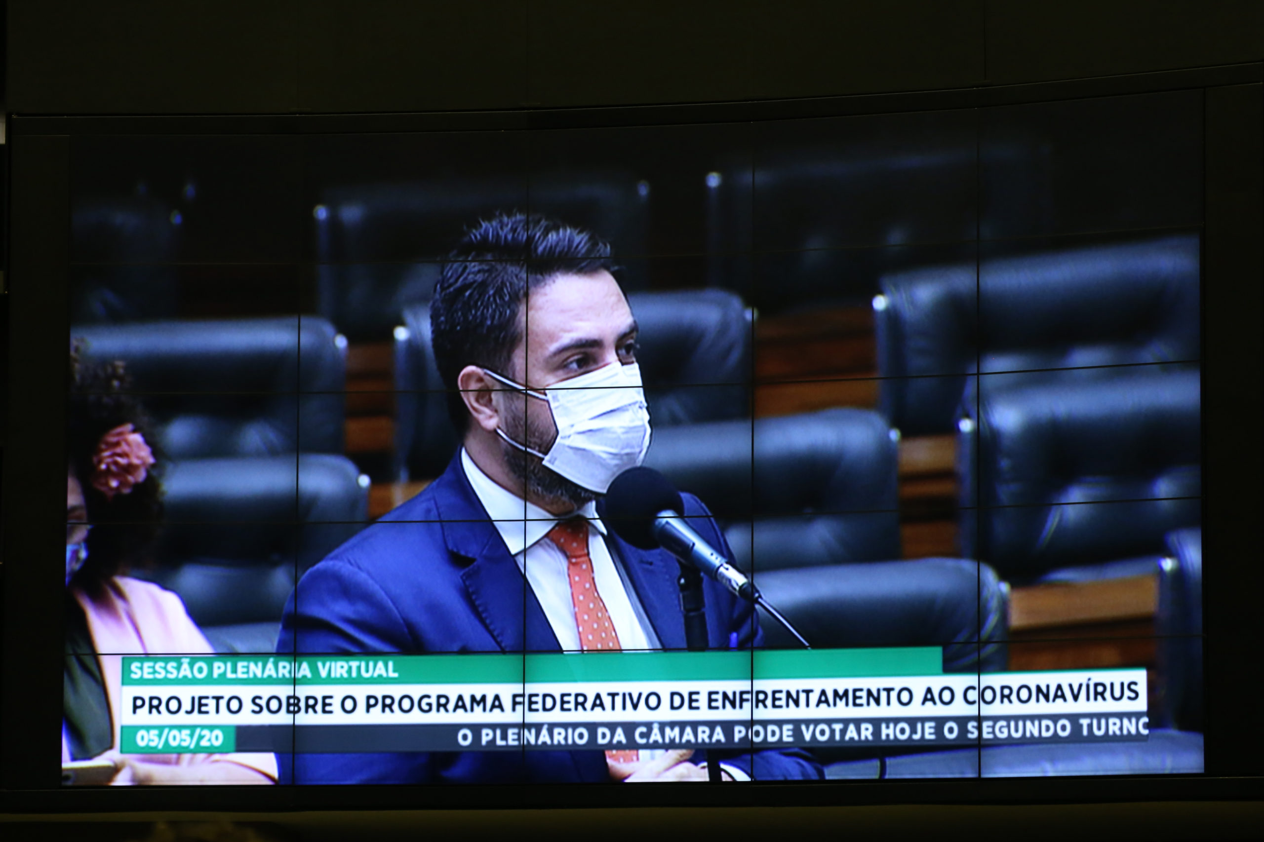 Deputado Léo Moraes no pelnário da Câmara dos Deputados durante esquema especial da pandemia