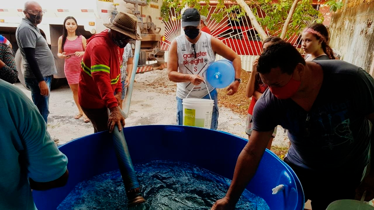 População de Macapá precisa de carros pipas para ter acesso à água potável após três dias de apagão