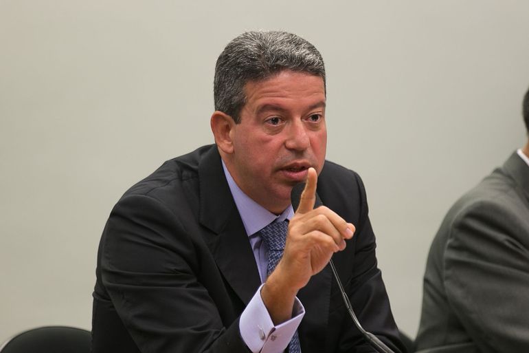 Brasília - O presidente da Comissão Mista de Orçamento, deputado Arthur Lira, encerra reunião devido à falta de quorum (Fabio Rodrigues Pozzebom/Agência Brasil)