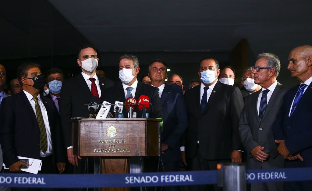 Os presidentes do Senado Federal, Rodrigo Pacheco, e da Câmara dos Deputados, Arthur Lira, recebem do presidente Jair Bolsonaro e ministros a medida provisória que trata da privatização da Eletrobrás.