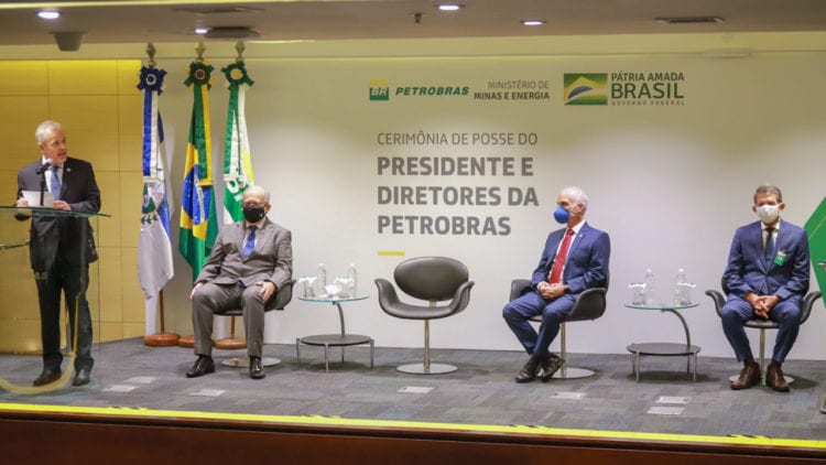 Bento Albuquerque discursa durante posse de Joaquim Silva e Luna na Petrobras