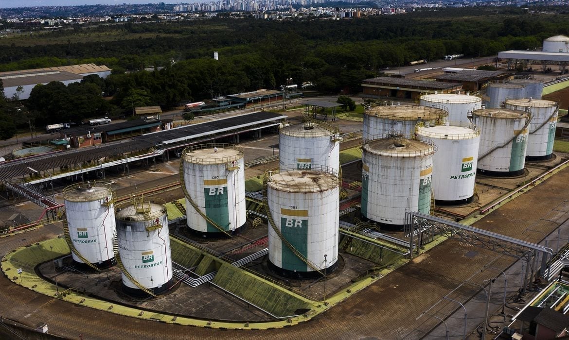 Petrobras reforça trading no exterior diante de escassez de diesel. Na imagem, terminal de combustíveis da da Petrobras em Brasília. Foto Marcello Casal Jr._Agência Brasil
