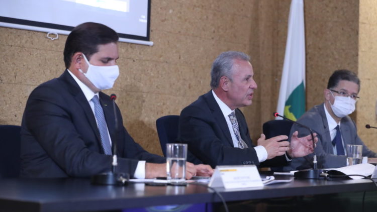 Ministro Bento Albuquerque anuncia novas medidas em resposta à crise energética