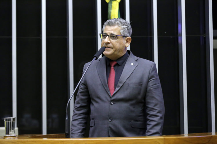 Deputado tenta criar CPI para investigar preços da Petrobras