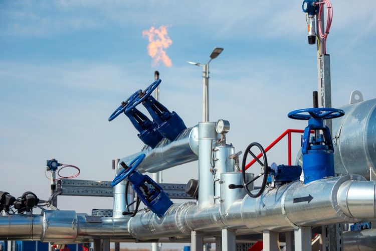 Maior parte das emissões de metano do setor de óleo e gás é tecnicamente viável ​​de prevenir, diz IEA
