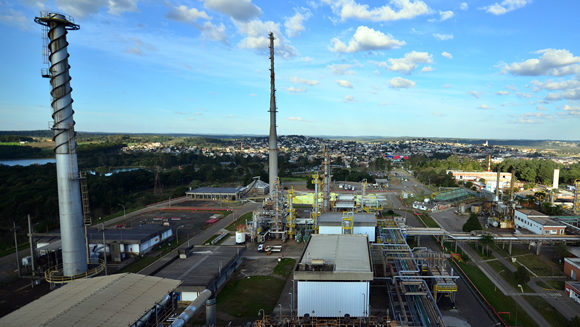 Unidade de Industrialização de Xisto (SIX), da Petrobras, no Paraná