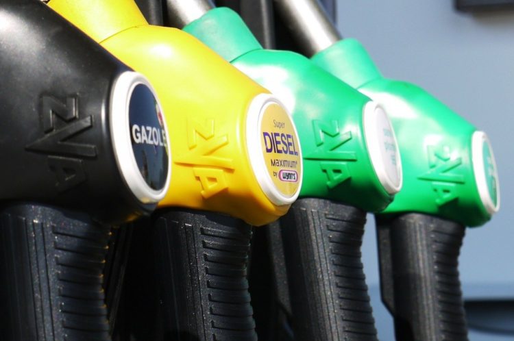Por que governos ao redor do mundo estão reduzindo a mistura de biodiesel?