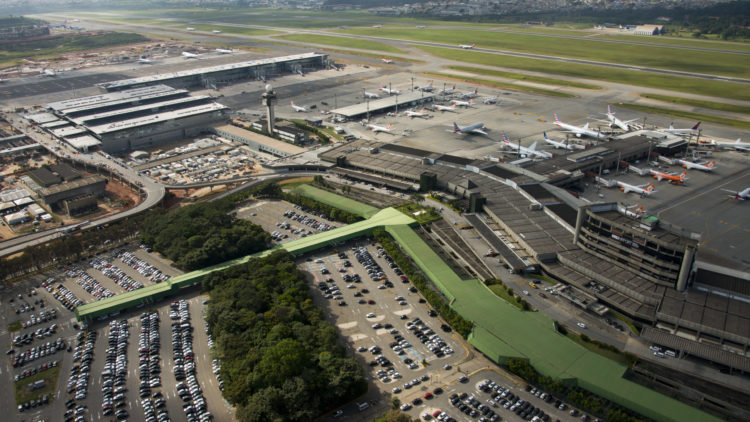 Vista aérea das obras de ampliação do Aeroporto de Internacional de Guarulhos – Governador André Franco Montoro, também conhecido como Aeroporto de Cumbica (Foto: Delfim Martins/Portal da Copa, CC)