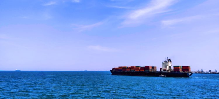 Cinco rotas para descarbonizar o transporte marítimo