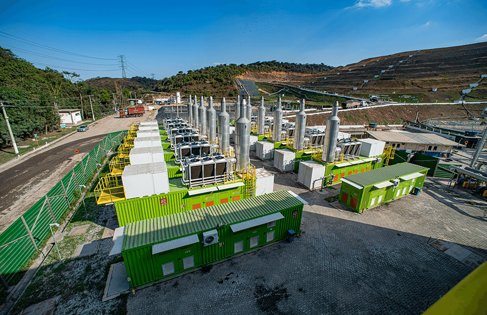A empresa atua na gestão de aterros sanitários e geração de biogás e eletricidade a partir de resíduos