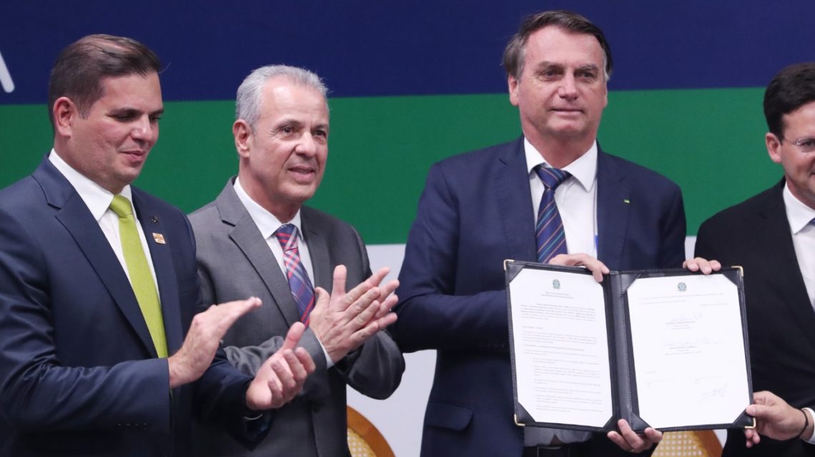 Bolsonaro embarcou pessoalmente na campanha contra a “taxação do sol”
