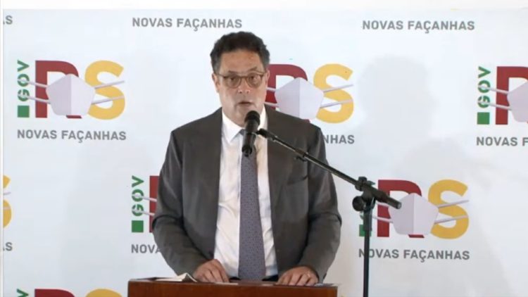 Presidente da Sulgás, Carlos Camargo Colón, durante a cerimônia de transferência do controle da empresa para a Compass, do Grupo Cosan (Foto: Reprodução)