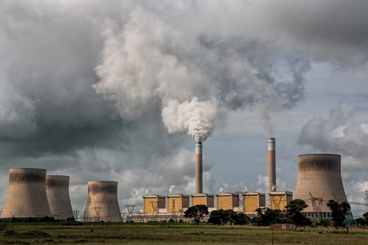 Emissões de metano do setor de energia são 70% maiores que o reportado. Na imagem, térmica a carvão (Foto: Steve Buissinne/Pixabay)
