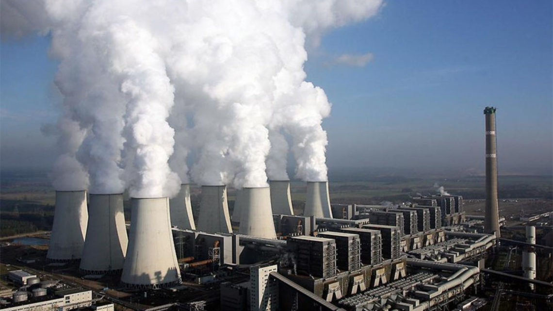 Comissão Europeia argumenta que inclusão dessas fontes de energia em critérios “verdes” pode viabilizar alcance da meta net zero 2050" (foto: usina termelétrica de Jänschwalde, em Brandemburgo)