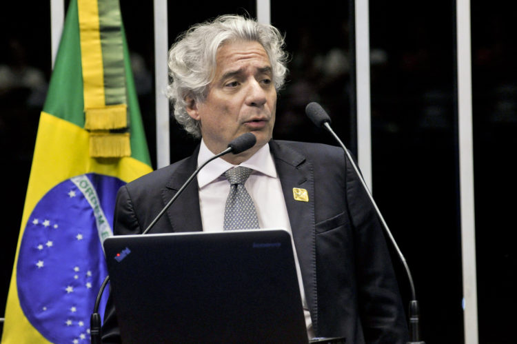 Adriano Pires desistiu de presidência da Petrobras, diz jornal; governo não confirma