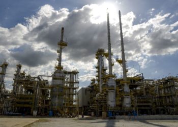 Cade aprova prorrogação de venda de refinarias pela Petrobras