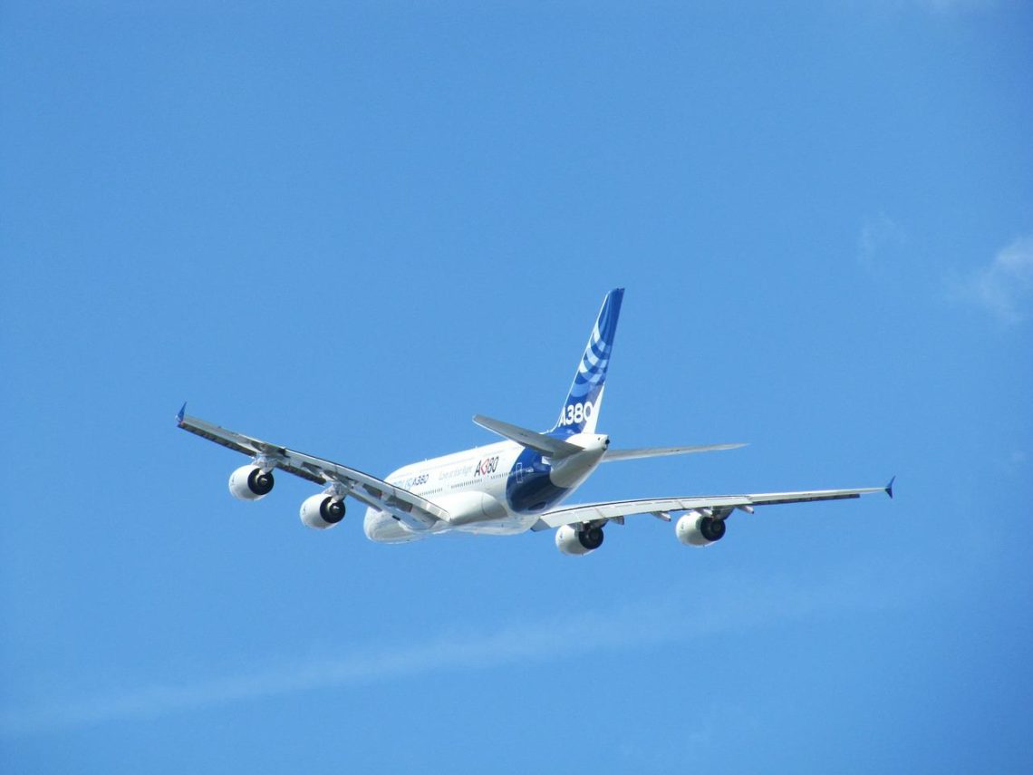 Airbus decola maior avião comercial do mundo com 100% de SAF