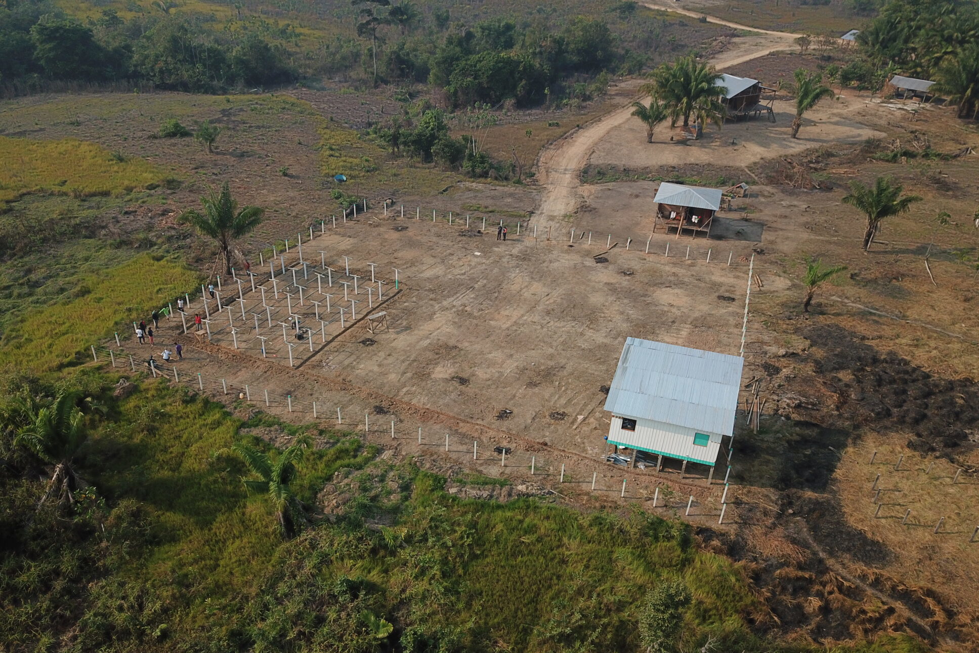 Vista aérea da planta solar em construção, em Vila Limeira (Foto: Alessandra Mathyas/WWF)
