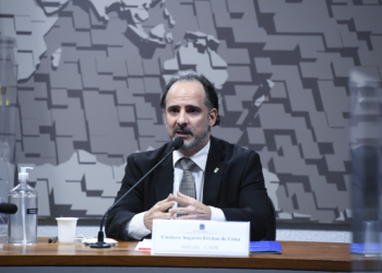 Petrobras teme novos inquéritos do Cade sobre preços dos combustíveis. Na imagem, Gustavo Augusto Freitas de Lima, conselheiro do Cade (Foto: Marcos Oliveira/Agência Senado)