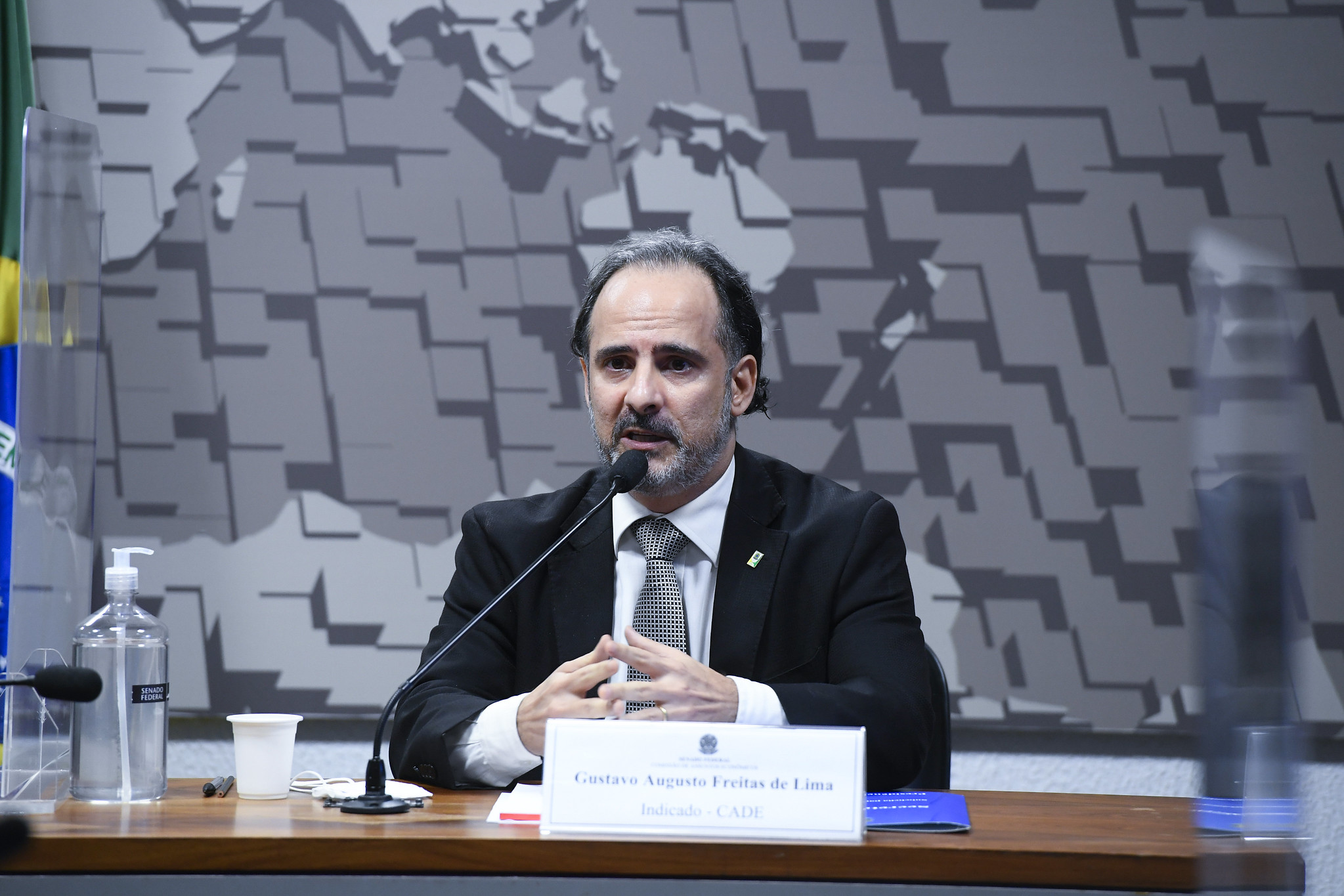 Petrobras teme novos inquéritos do Cade sobre preços dos combustíveis. Na imagem, Gustavo Augusto Freitas de Lima, conselheiro do Cade (Foto: Marcos Oliveira/Agência Senado)
