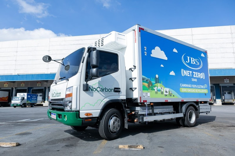 JBS lança empresa para locação de caminhões elétricos