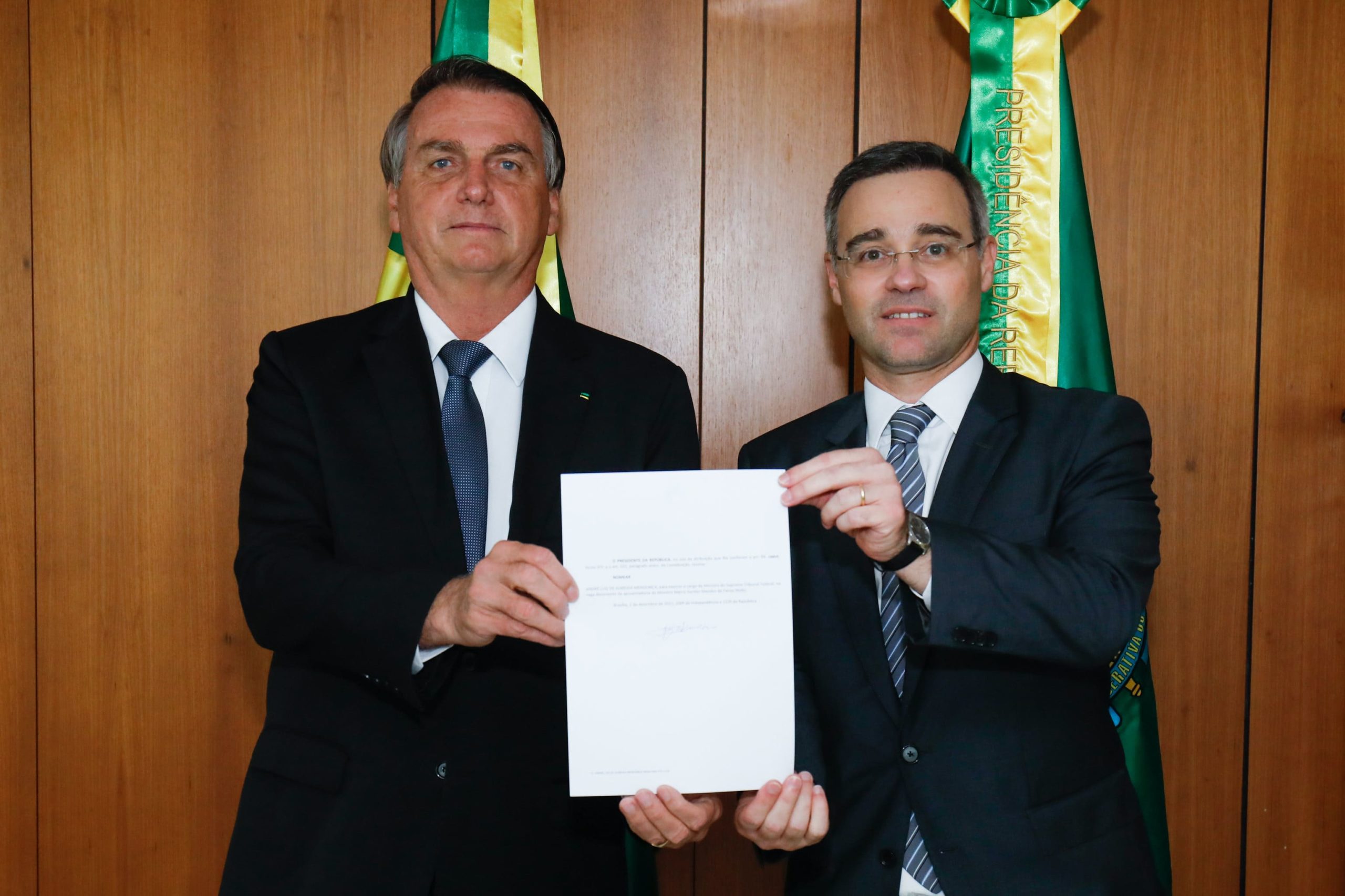 Jair Bolsonaro, assina Decreto de Nomeação de André Mendonça para o Supremo Tribunal Federal. Foto: Alan Santos/PR