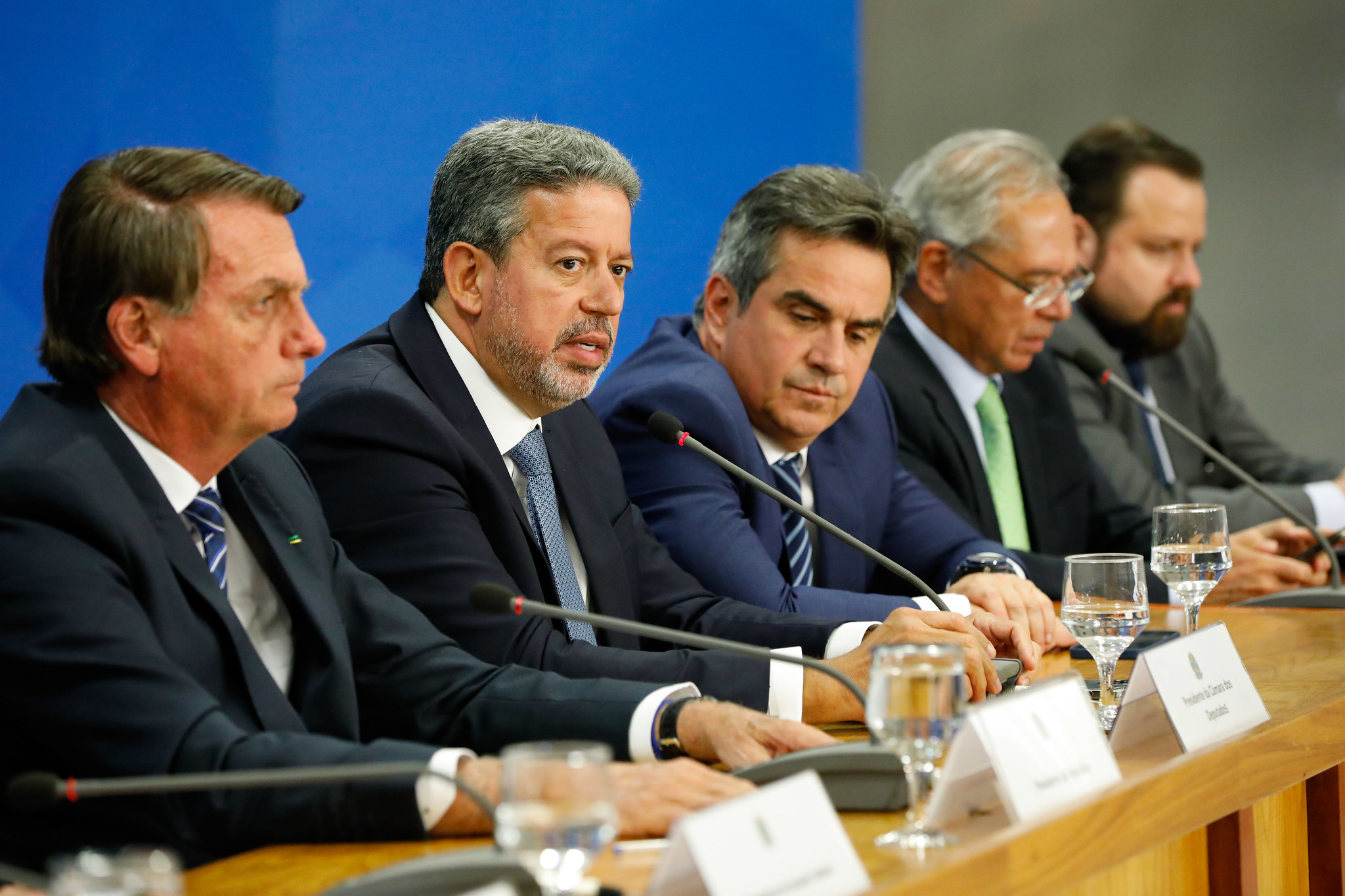 Lira diz que Câmara pode intervir em preços da Petrobras. Na imagem, Bolsonaro, Lira, Ciro Nogueira e Paulo Guedes anunciam pacote de subsídios para combustíveis (Foto: Alan Santos/PR, junho de 2022)