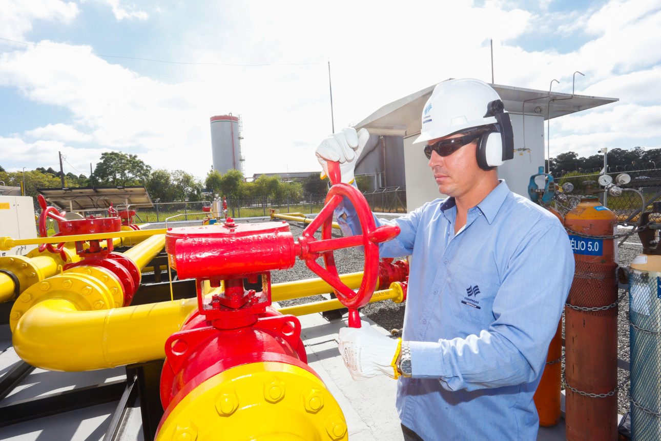 Nova lei do gás do Paraná reduz exigência para consumidor livre. Na imagem, gasodutos em ponto de entrega de gás natural no Paraná (foto: Compagas/Divulgação)