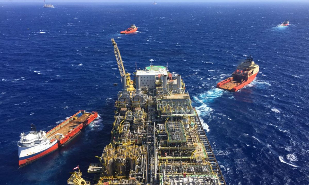 Na imagem, plataforma para exploração e produção de petroleo e gás natural (Foto: Ineep/Divulgação)