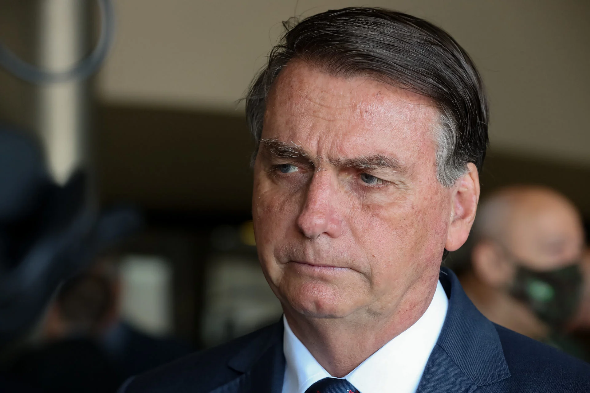 Corte de impostos dos combustíveis custará R$ 64,8 bi ao governo de Bolsonaro [na foto] em ano eleitoral