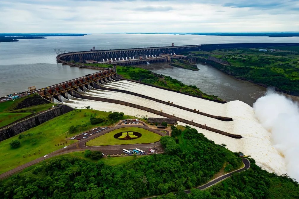 Subsídios e mercado livre na agenda das eleições para a energia. Na imagem, barragem da represa de Itaipu (Foto: Alexandre Marchetti/Itaipu Binacional)