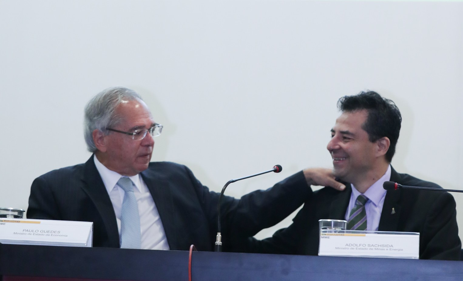Privatização da partilha, à vista, desconta R$ 1 trilhão em receitas da União. Na imagem, Paulo Guedes e Adolfo Sachsida (Foto: MME)