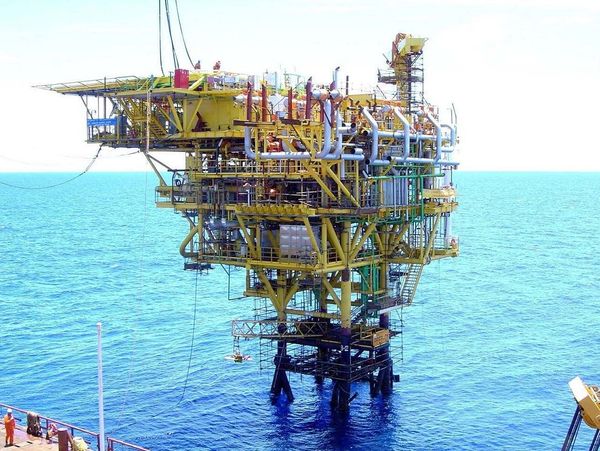 3R Petroleum vende o gás de Peroá para a Petrobras. Na imagem, plataforma PPER-1, de Peroá-Cangoá (Foto: Petrobras/Divulgação)