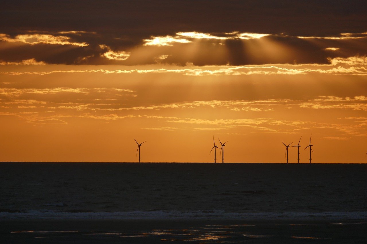 Brasil mais perto de um marco para as eólicas offshore. Na imagem, turbinas eólicas offshore (em alto mar) (Foto: Maximilian Kaiser/Pixabay)