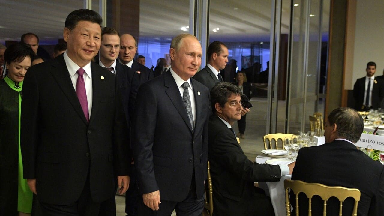 A geopolítica do petróleo no encontro entre China e Rússia. Na imagem, Xi Jinping e Vladimir Putin no Brasil para encontro do BRICs (Xi Jinping)