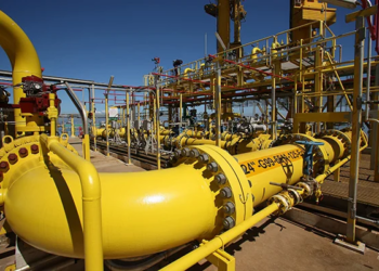 SCGás abre nova chamada, para compra de gás na modalidade interruptível. Na imagem, instalação do terminal de GNL da Baía de Guanabara (Foto: Agência Petrobras)