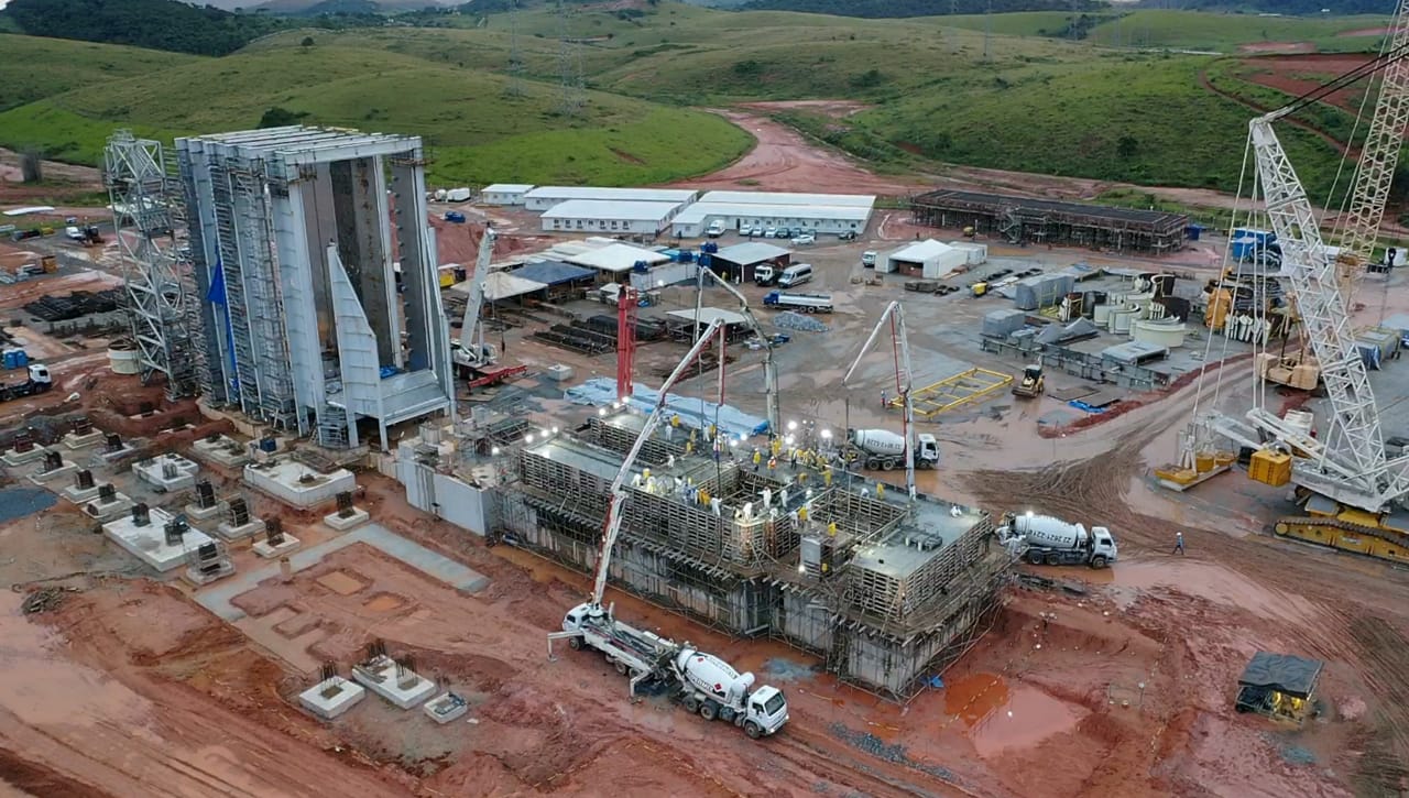 Ambientalistas tentam barrar na Justiça projetos termelétricos em Macaé. Na imagem, obras de construção da usina termelétrica Marlim Azul, em Macaé (RJ), próximo ao Terminal de Cabiúna (Foto: Grupo CMP/Divulgação)