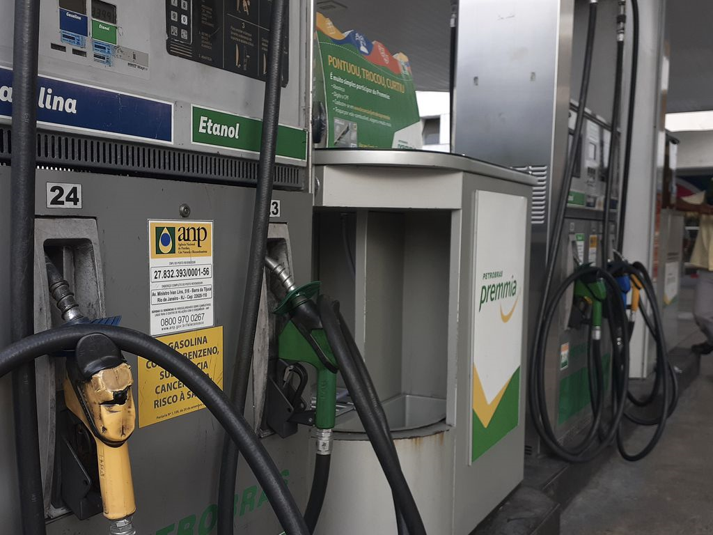 Gasolina sobe de novo nos postos; diesel mantém déficit sobre PPI. Na imagem: bombas em posto de combustíveis (Foto: Fernando Frazão/Agência Brasil)