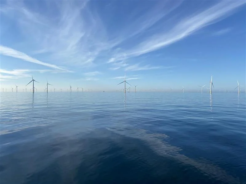 Eletrobras e Shell vão estudar eólica offshore juntas. Na imagem: Turbinas eólicas no mar (Foto: Divulgação/Fugro)