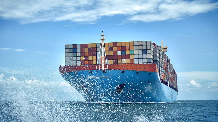 Maersk e SunGas firmam parceria para produção de metanol verde nos EUA. Na imagem: Navio cargueiro da Maersk em alto mar (Foto: Divulgação/Maersk)