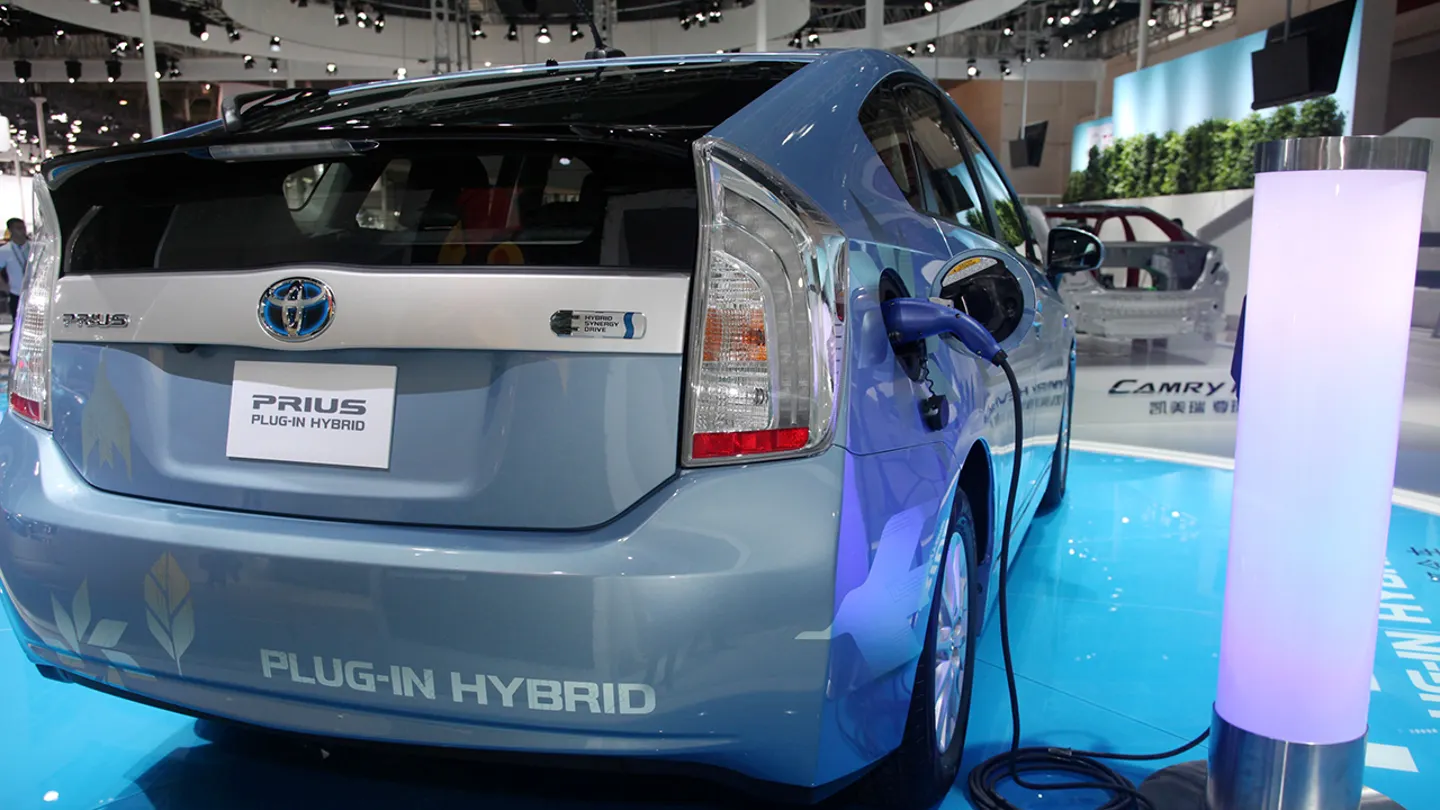Carro híbrido plug-in Toyota Prius exibido durante a 12ª Exposição Automotiva Internacional de Pequim (Foto: Divulgação)