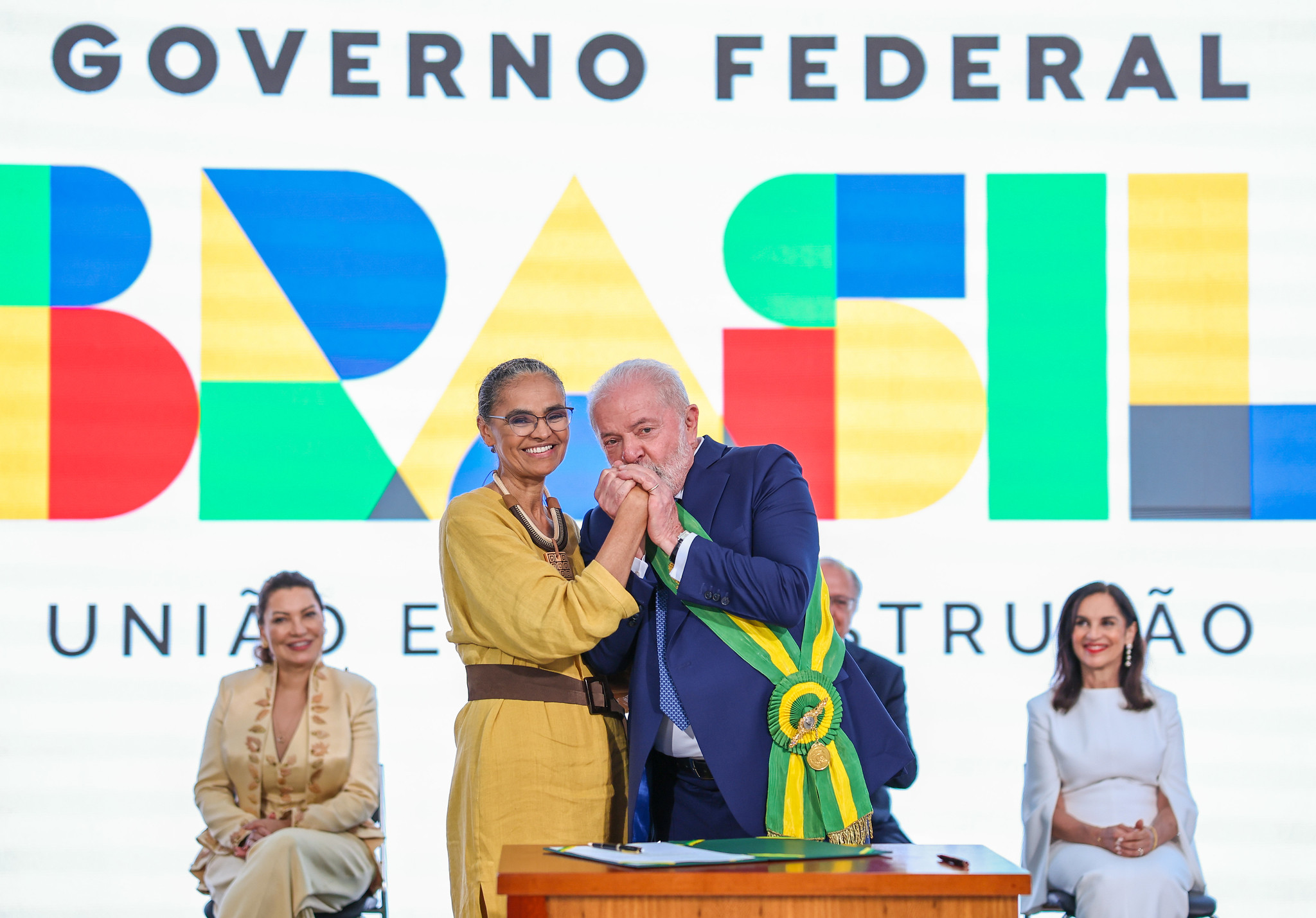 Desmatamento na Amazônia cai 61% em janeiro, registra Inpe. Na imagem: Ministra Marina Silva e presidente Lula assumem governo com discurso de "desmatamento zero" (Foto: Ricardo Stuckert/PR)