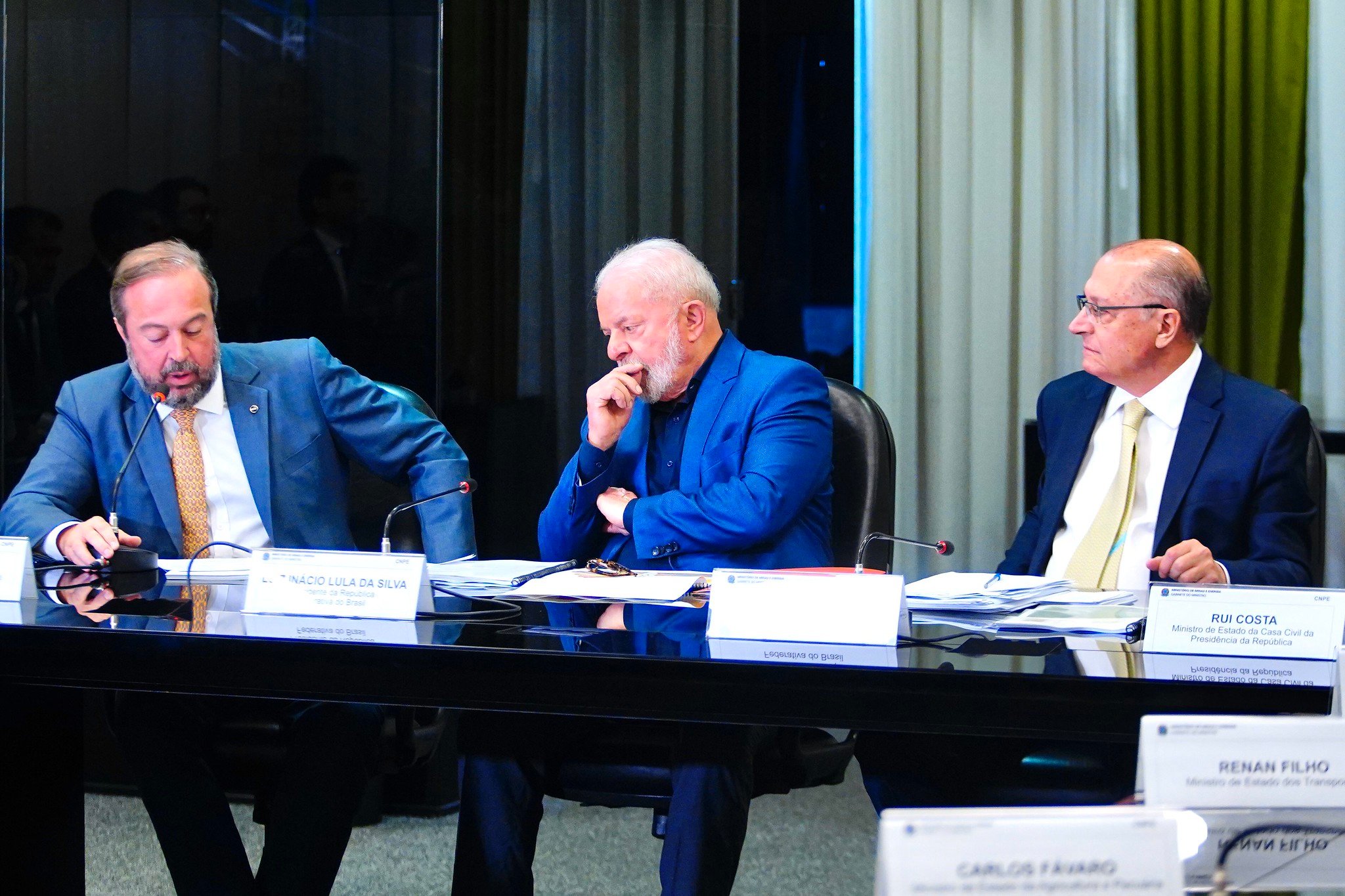 Governo confirma 12% de biodiesel em abril e define cronograma até 2026. Na imagem: O presidente Lula e o vice-presidente Geraldo Alckmin com o ministro de Minas e Energia, Alexandre Silveira, durante primeira reunião do CNPE do novo governo (Foto: Tauan Alencar/MME)