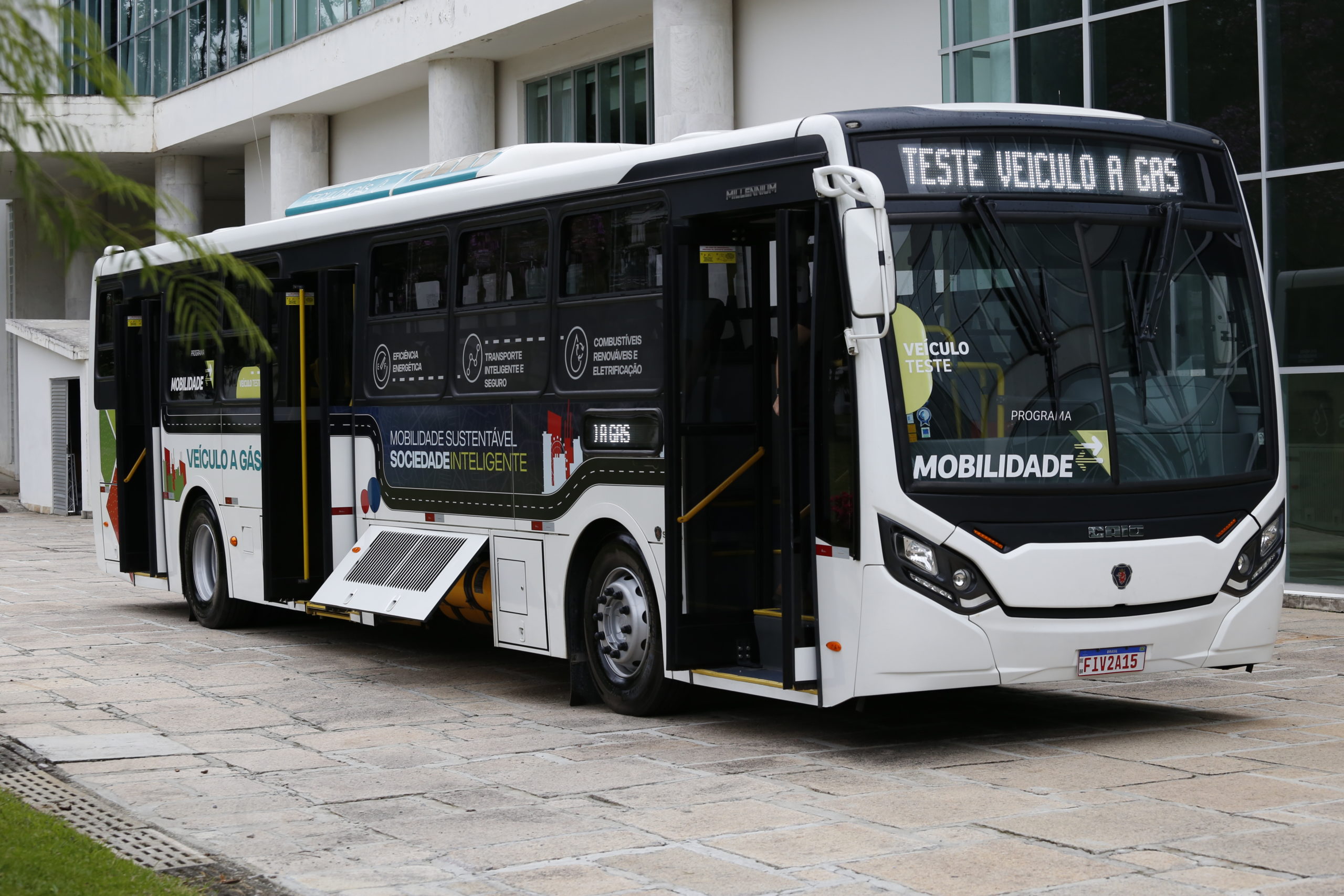 Compagas testa GNV em ônibus do transporte público de Curitiba