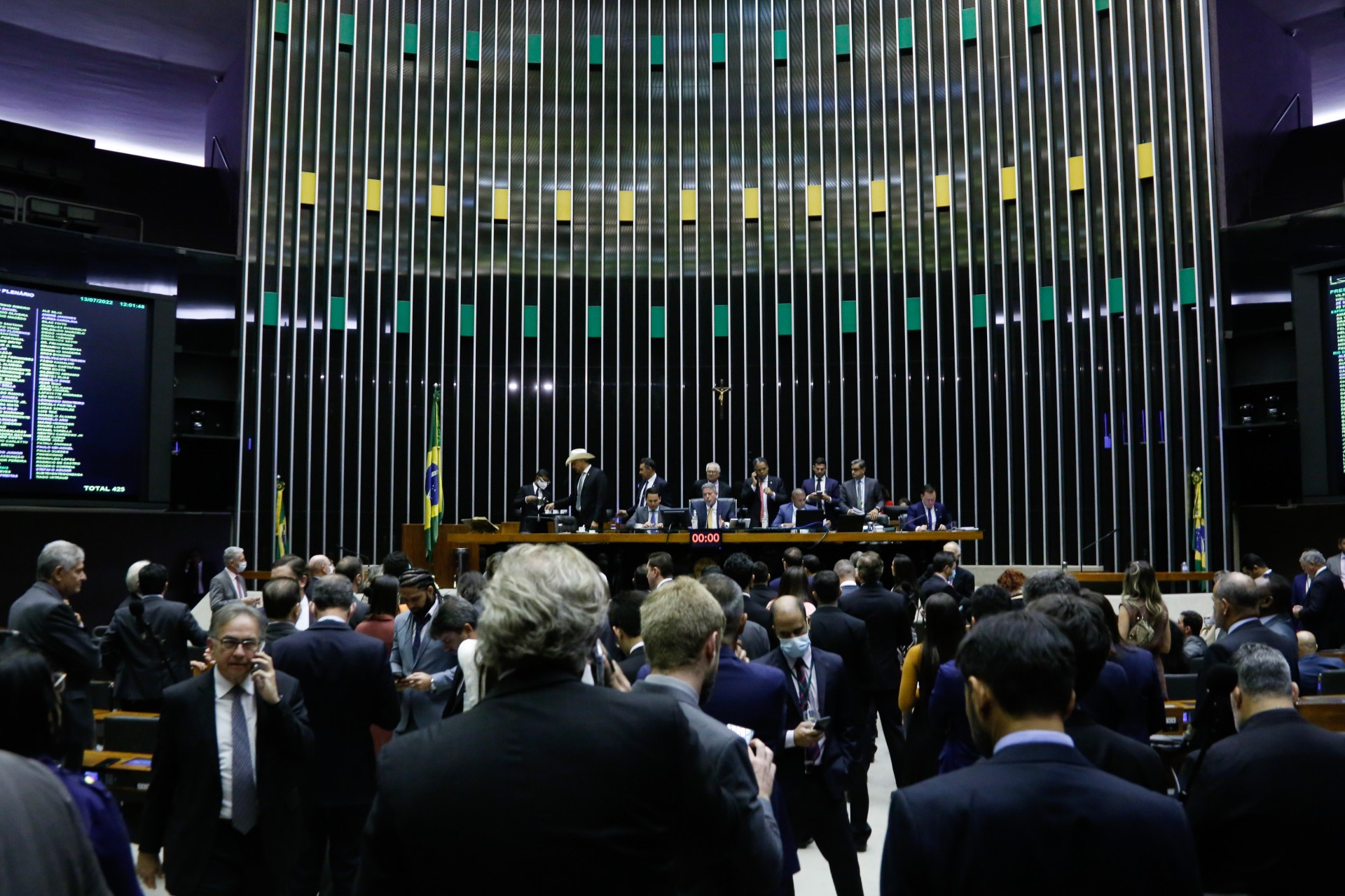 Parlamentares no Plenário da Câmara dos Deputados durante sessão (Foto: Elaine Menke/Câmara dos Deputados)
