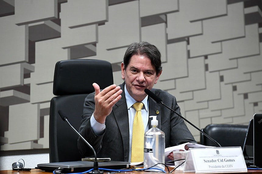 Cid Gomes preside a comissão especial e a sessão que aprovou audiências públicas para este ano. Crédito: Roque de Sá/Agência Senado